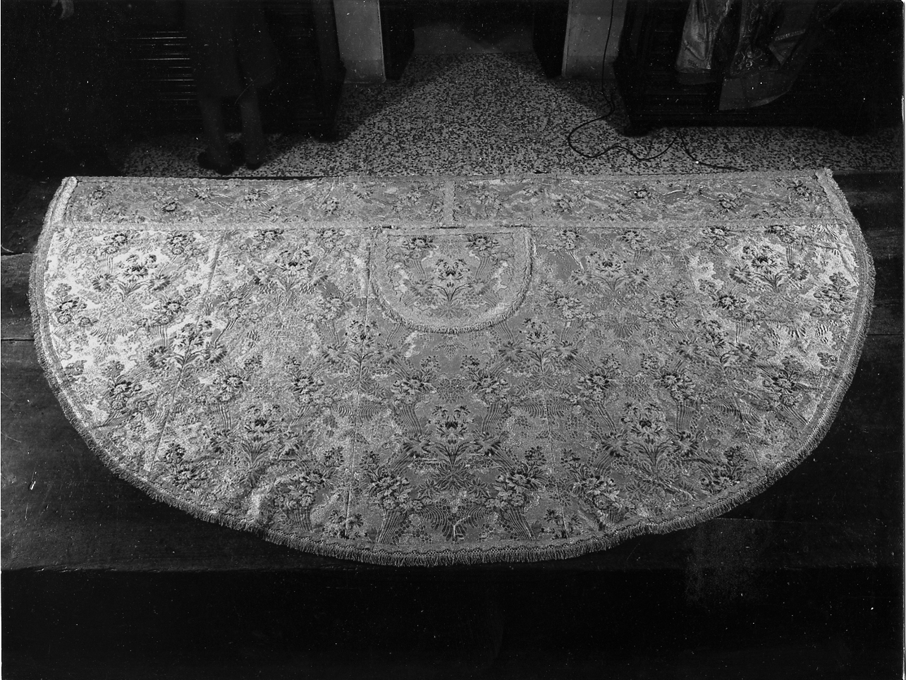 piviale, elemento d'insieme - manifattura mantovana (sec. XVIII)