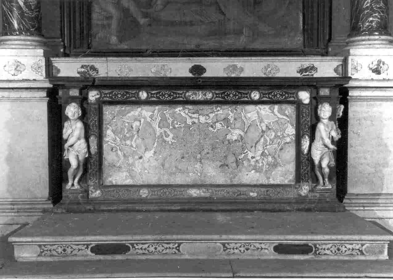mensa d'altare, elemento d'insieme - ambito bresciano (fine/inizio secc. XVI/ XVII)