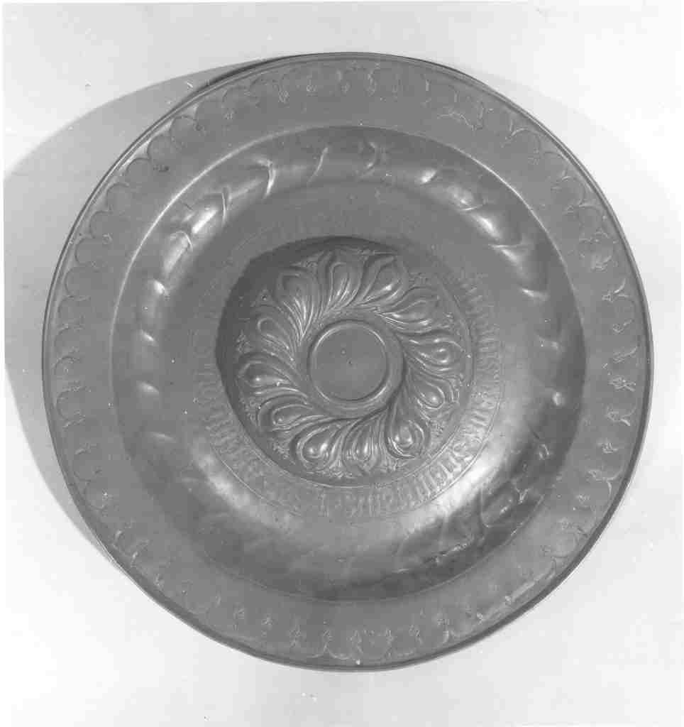 piatto per elemosine, opera isolata - ambito tedesco (sec. XVI)