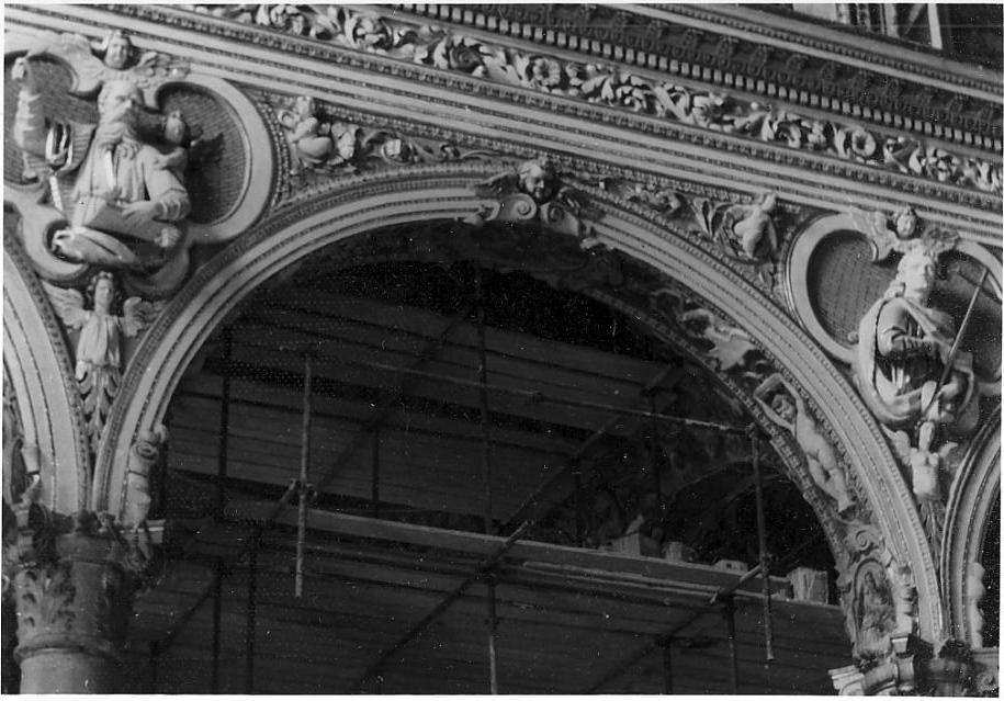 decorazione complessiva a stucco della navata centrale (decorazione plastico-pittorica, insieme) di Colomba Giovanni Antonio, Colomba Andrea (prima metà sec. XVII)