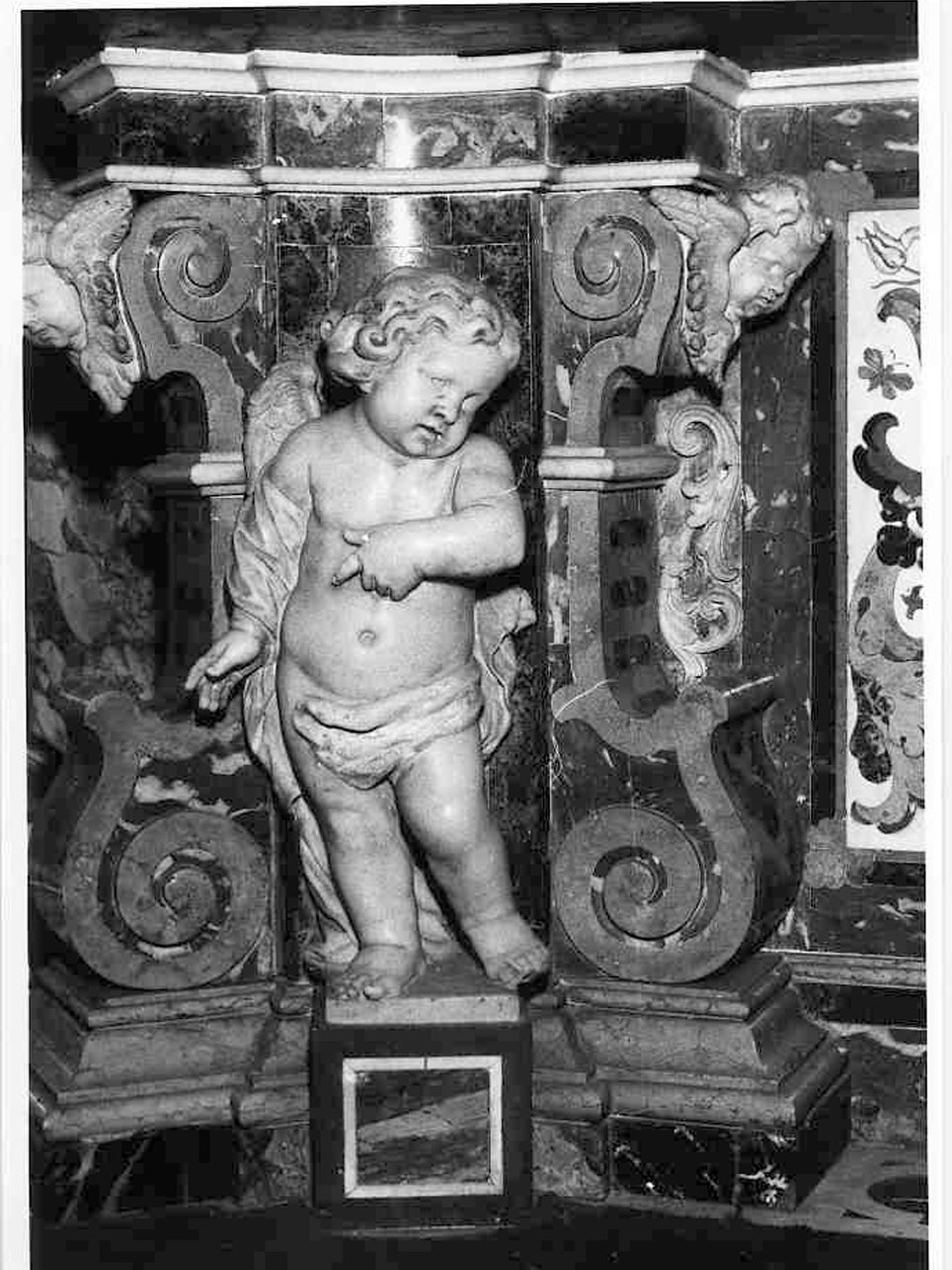 putto (statua, elemento d'insieme) di Calegari Sante il Vecchio (sec. XVIII)