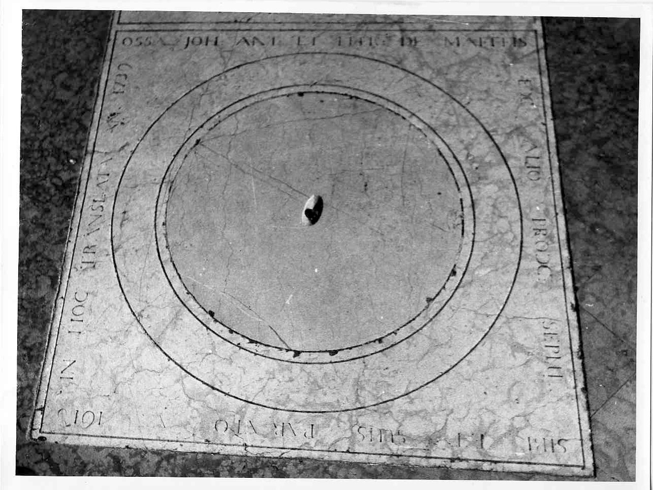 De Maffeis (lastra tombale, elemento d'insieme) - ambito italiano (prima metà sec. XVIII)