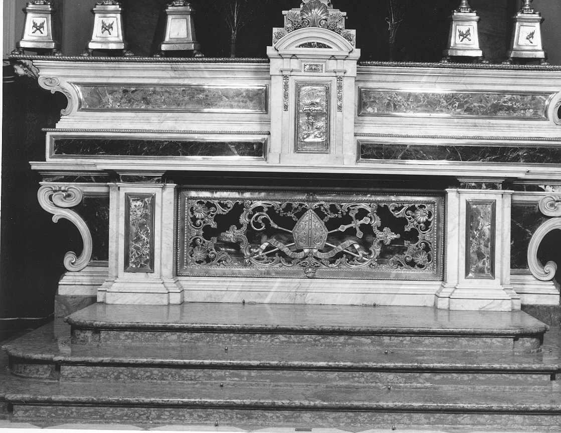 altare maggiore, opera isolata di Arcioni Enrico, Monti Alessandro (sec. XX)