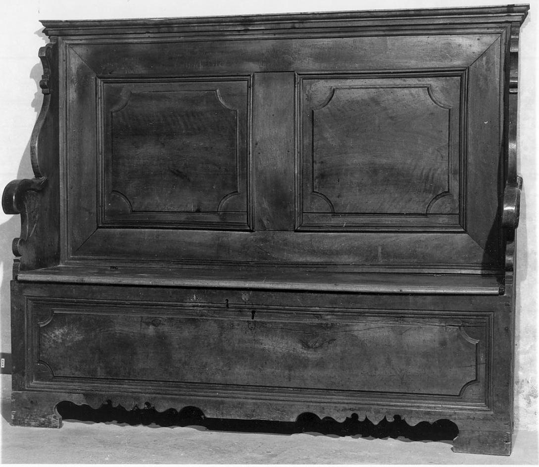 cassapanca, opera isolata - ambito lombardo (prima metà sec. XVIII)