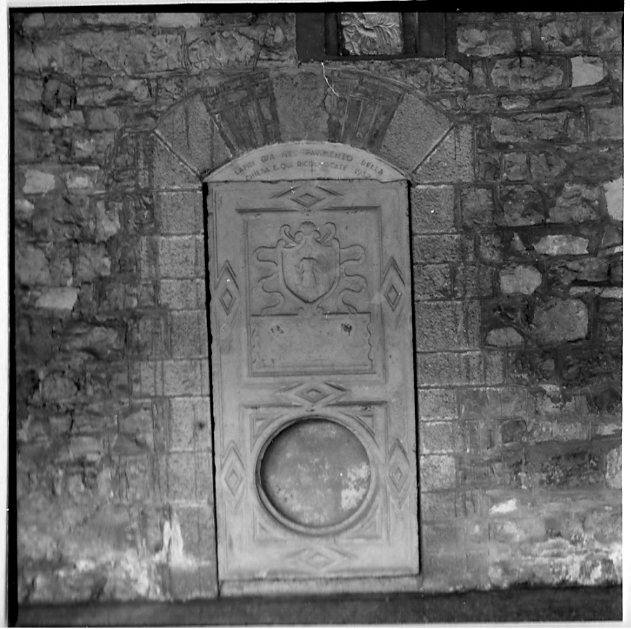 lastra tombale, opera isolata - ambito bresciano (sec. XVI)