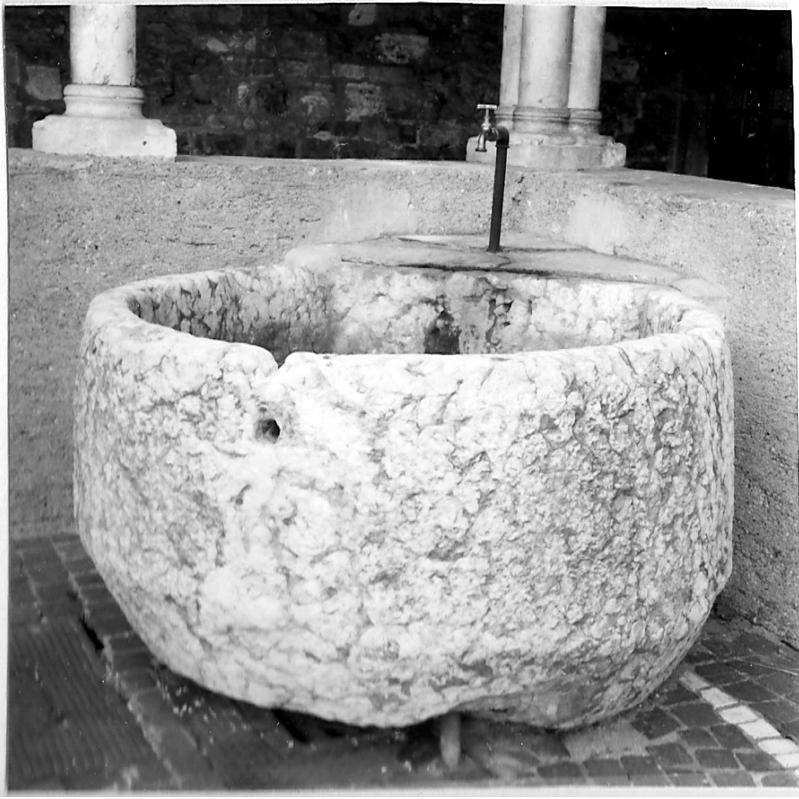 vasca, opera isolata - ambito bresciano (fine/inizio secc. XVI/ XVII)