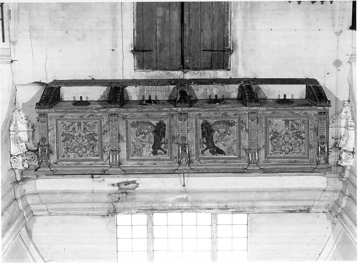 motivi decorativi a girali vegetali/ centami/ testine (cantoria, opera isolata) - ambito cremonese (prima metà sec. XVII)