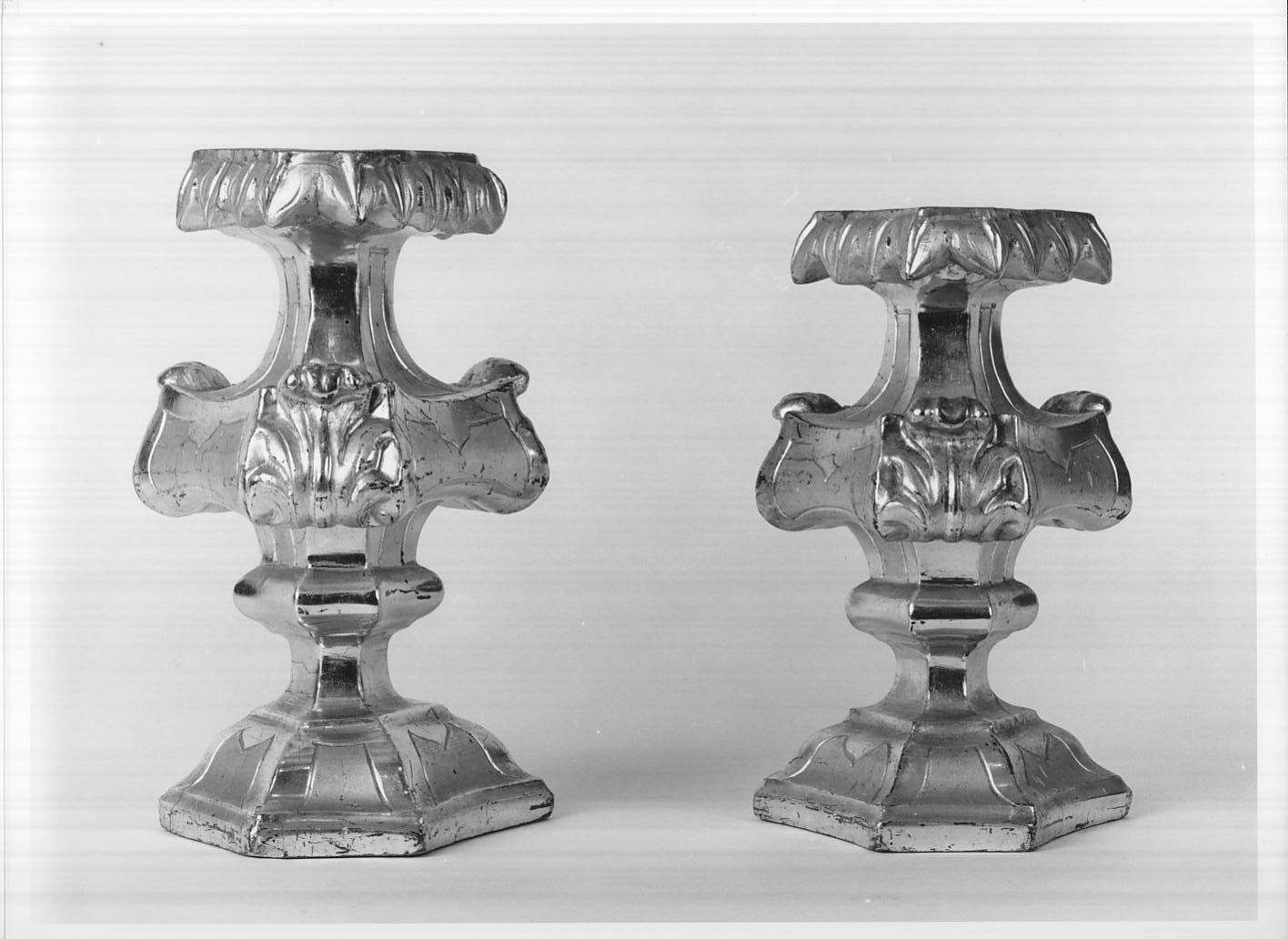 vaso d'altare con composizione floreale, serie - ambito bresciano (seconda metà sec. XVIII)