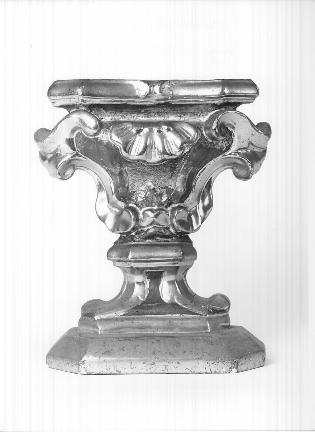 vaso d'altare con composizione floreale, serie - ambito bresciano (seconda metà sec. XVIII)