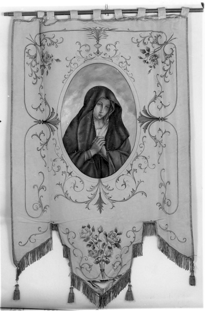 Madonna Addolorata (stendardo processionale, opera isolata) di Cavicchini Maria (primo quarto sec. XX)