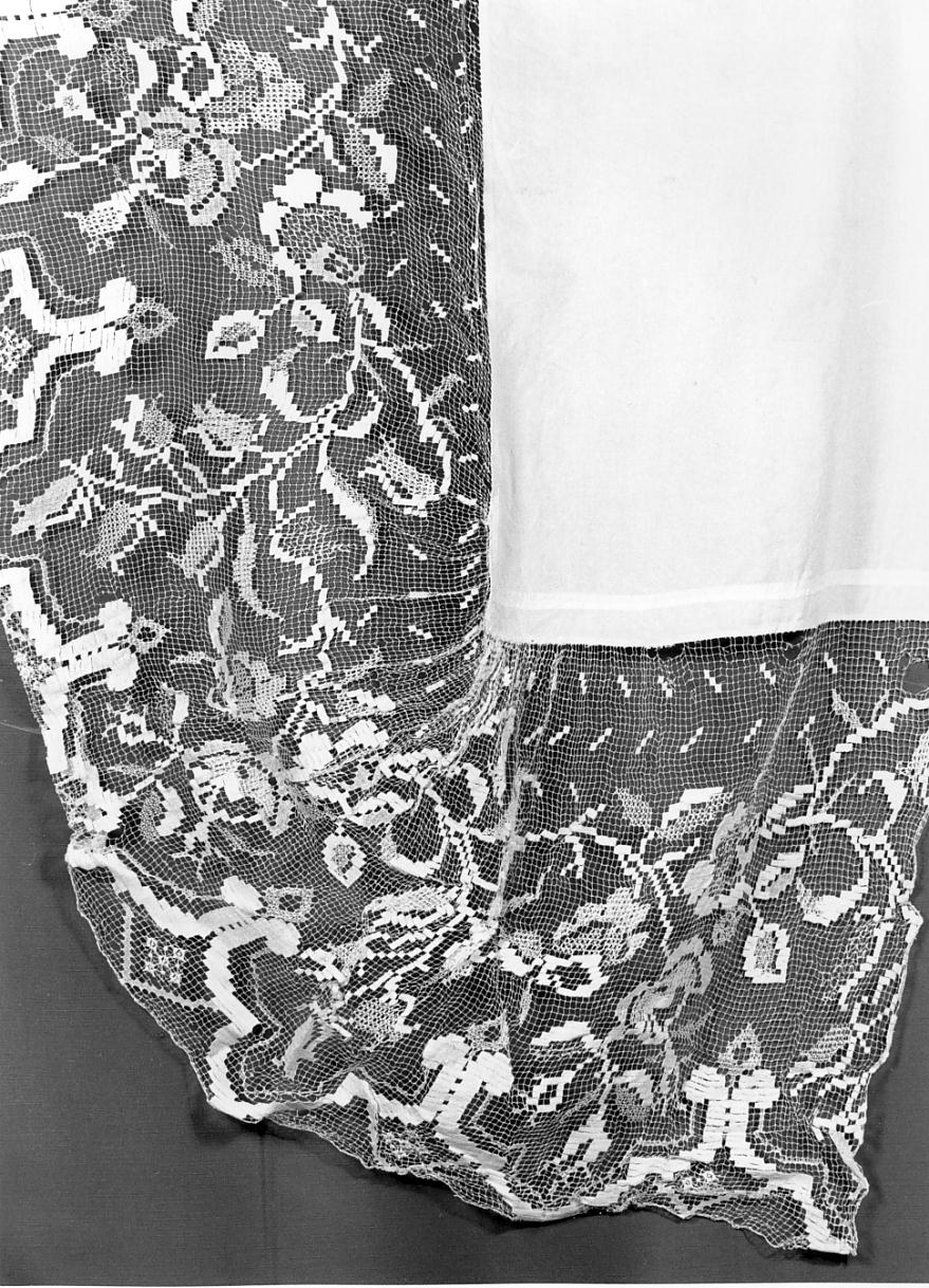 motivi decorativi floreali / rose / candele (tovaglia d'altare, opera isolata) - ambito mantovano (primo quarto sec. XX)