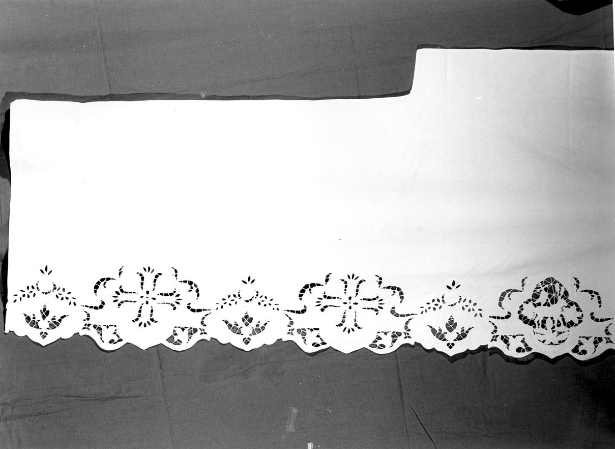 tovaglia d'altare, opera isolata di Cavicchini Maria (primo quarto sec. XX)