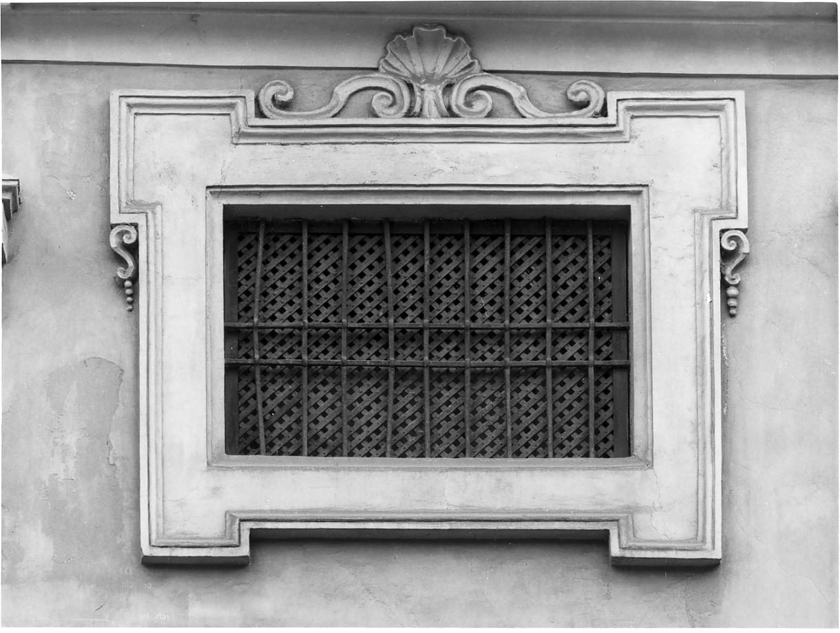 mostra di finestra, elemento d'insieme di Carboni Giovanni Battista (sec. XVIII)