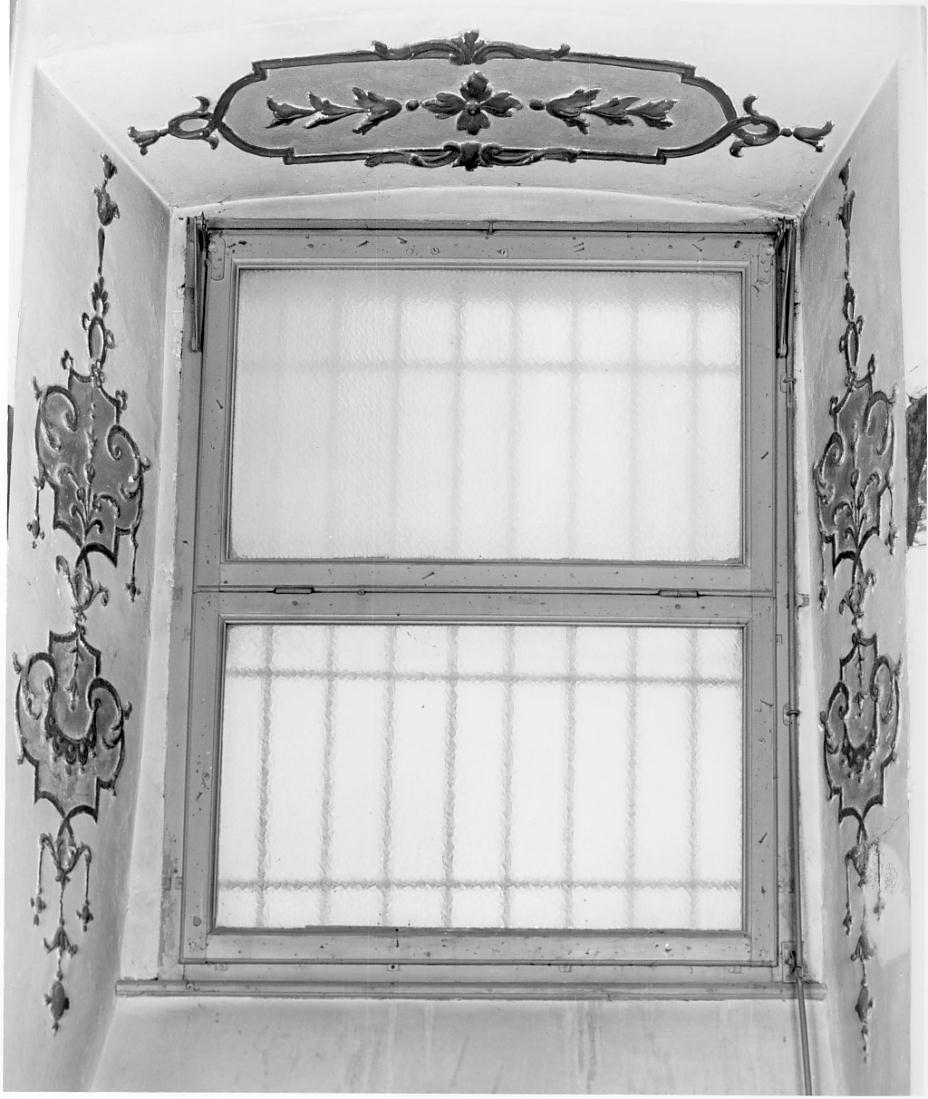 mostra di finestra, insieme di Soldati Antonio (sec. XVIII)