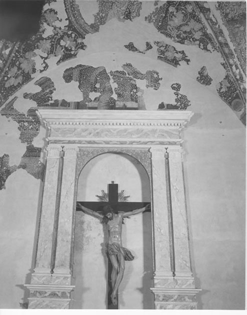San Pietro // finte architetture // angioletti reggicornice // santo con turibolo (dipinto murale, frammento) - ambito mantovano (ultimo quarto sec. XV)