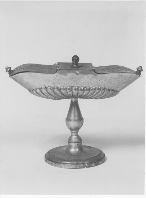 navicella portaincenso - a doppia valva, opera isolata - manifattura mantovana (ultimo quarto sec. XIX)