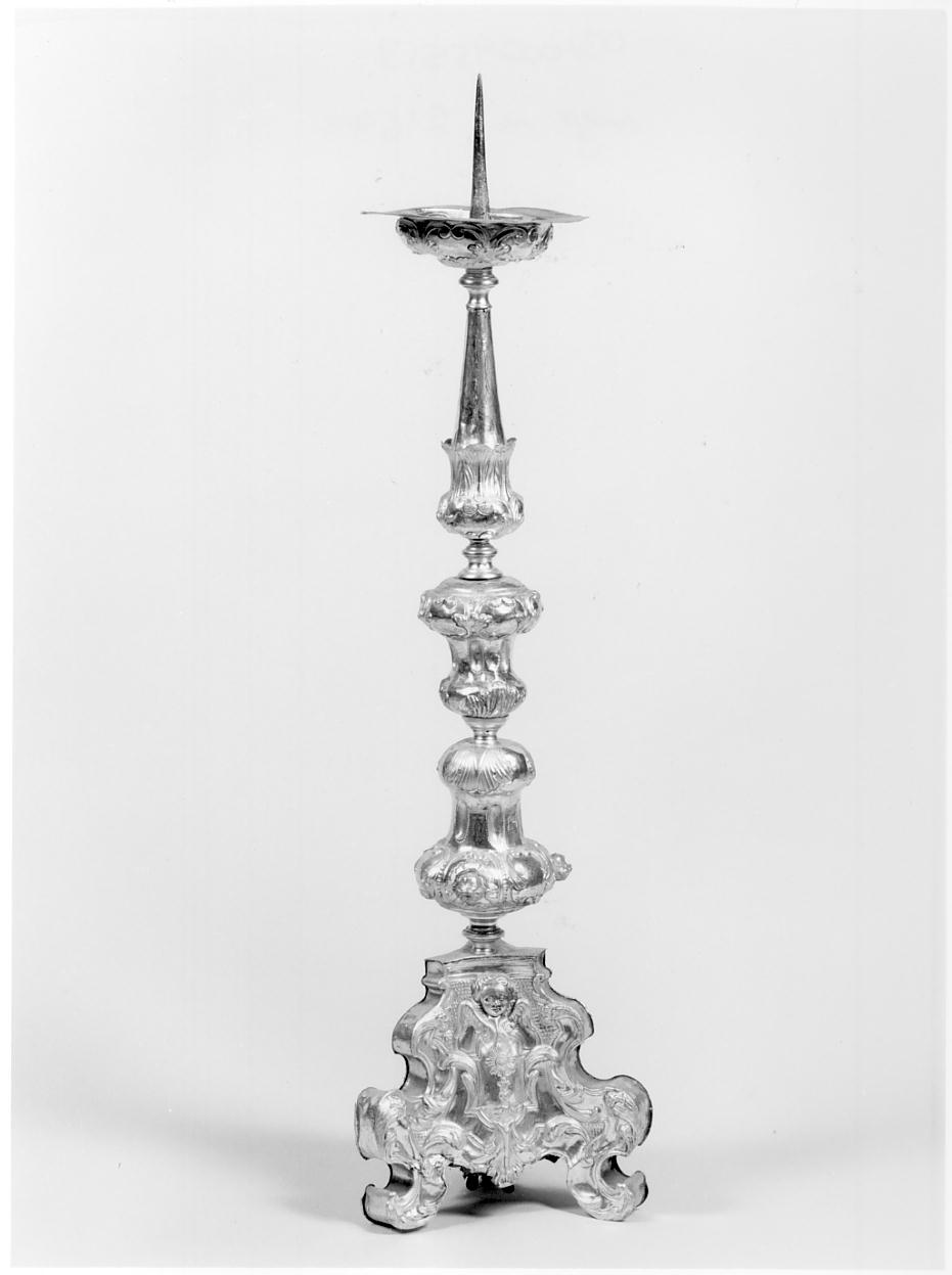 candeliere d'altare, serie - produzione lombarda (sec. XVIII)