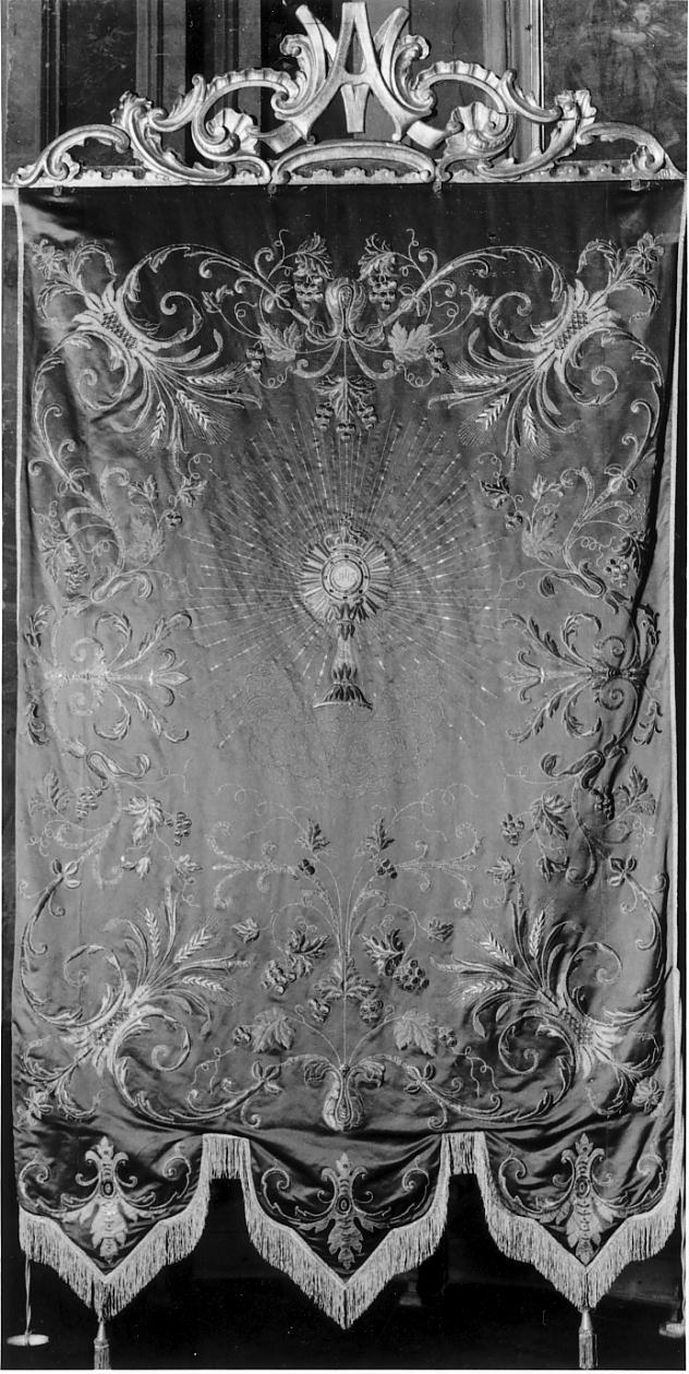 Madonna assunta/ sacro cuore di Gesù/ Monogramma mariano/ Ostensorio/ simboli eucaristici (stendardo processionale, opera isolata) - manifattura lombarda (sec. XIX)
