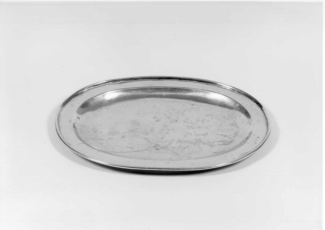 vassoio, opera isolata - produzione lombarda (sec. XIX)