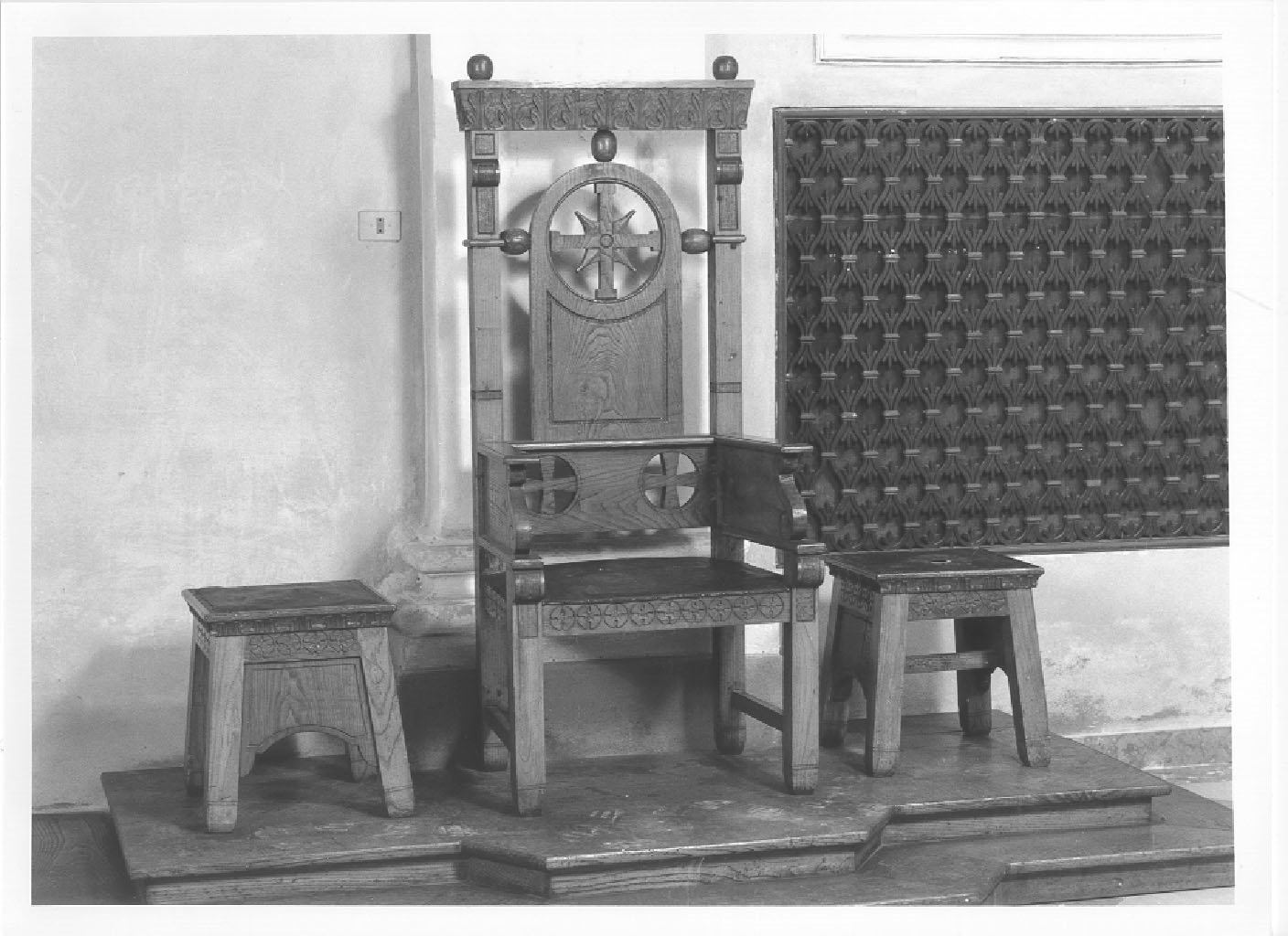 poltrona, elemento d'insieme - produzione lombarda (prima metà sec. XX)