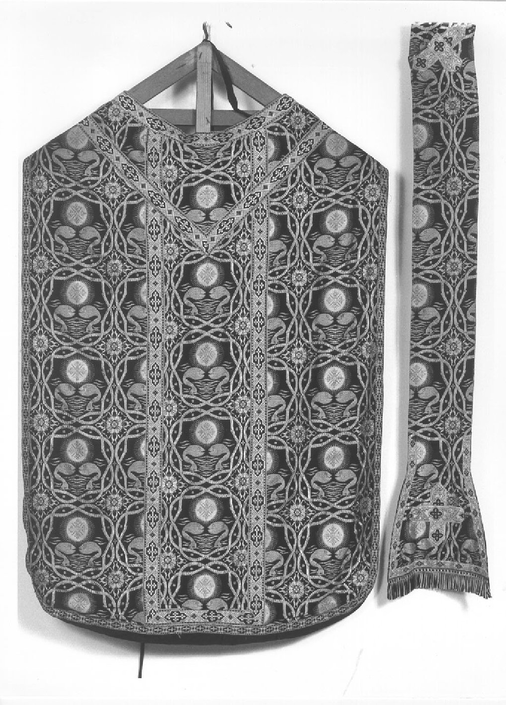 paramento liturgico, insieme - ambito lombardo (secondo quarto sec. XX)