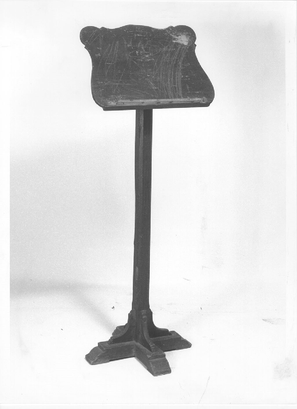 leggio, opera isolata - ambito lombardo (seconda metà sec. XIX)