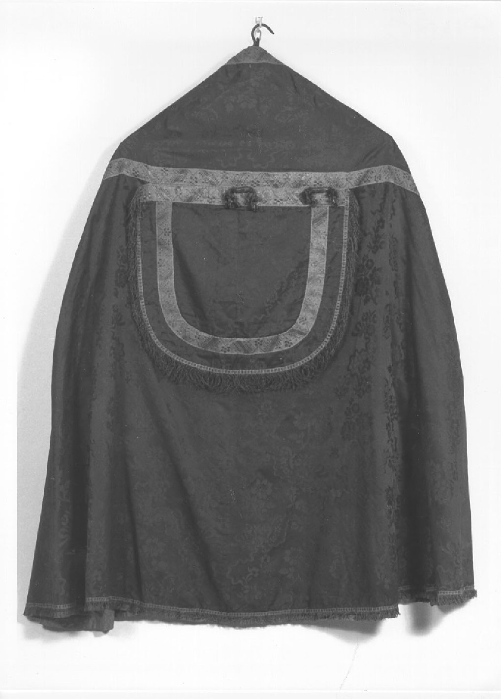 piviale, opera isolata - ambito lombardo (secondo quarto sec. XX)