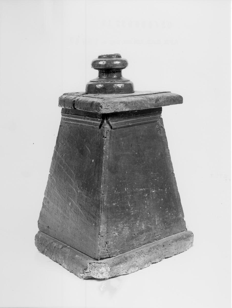 base di croce processionale, opera isolata - manifattura lombarda (fine/inizio secc. XIX/ XX)