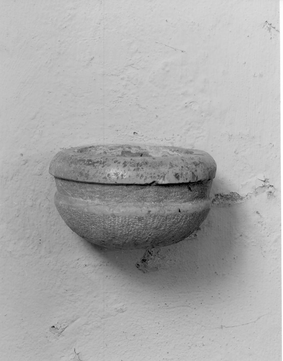 acquasantiera da parete, opera isolata - manifattura lombarda (sec. XVII)