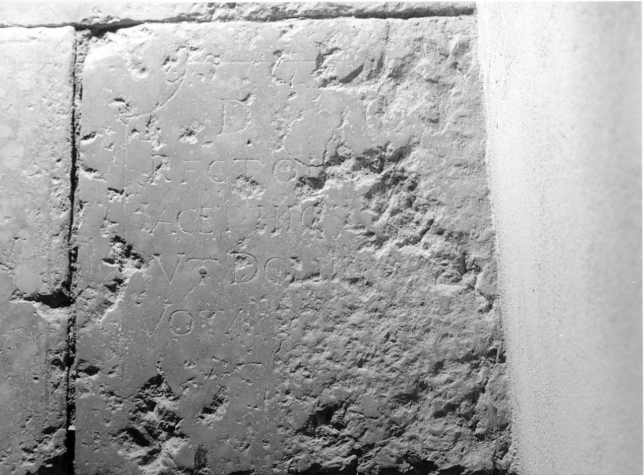 lapide tombale, frammento - ambito mantovano (seconda metà sec. XVIII)