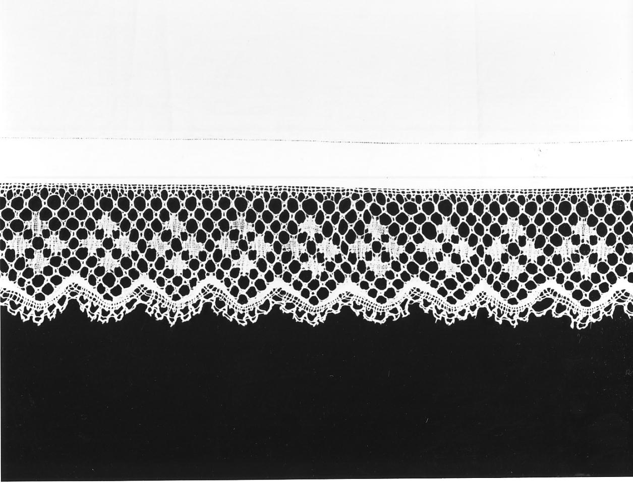 motivi decorativi geometrici a losanga (tovaglia d'altare, opera isolata) - manifattura cremonese (ultimo quarto sec. XIX)