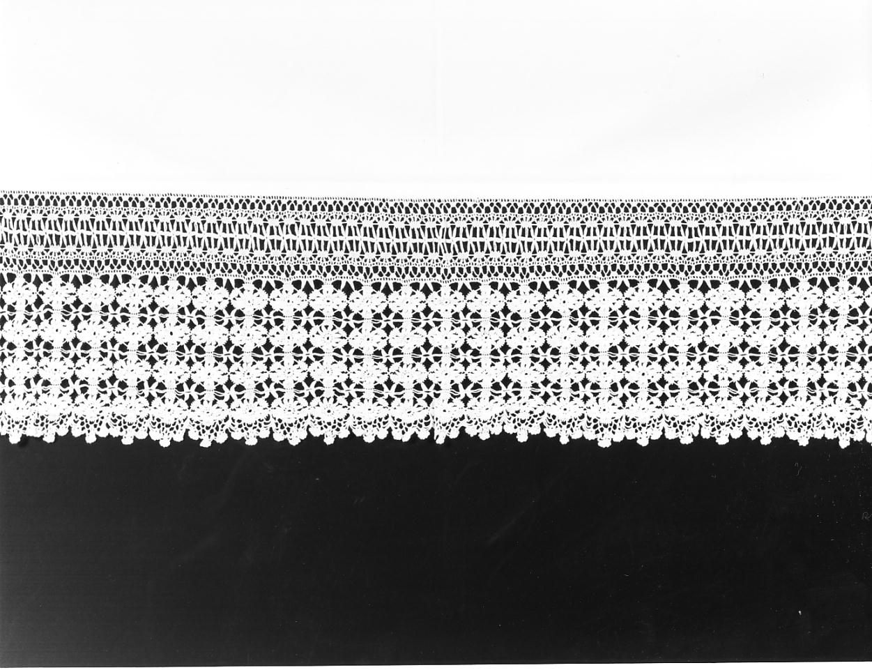 motivi decorativi floreali (tovaglia d'altare, opera isolata) - manifattura cremonese (primo quarto sec. XX)