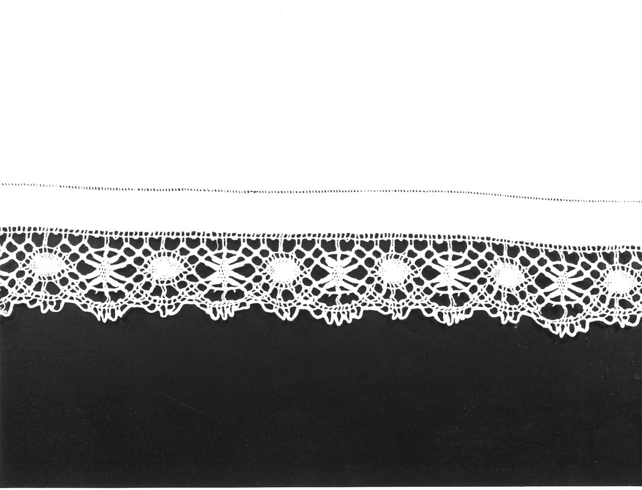 motivi decorativi (tovaglia d'altare, opera isolata) - manifattura cremonese, manifattura cremonese (fine/inizio secc. XIX/ XX)