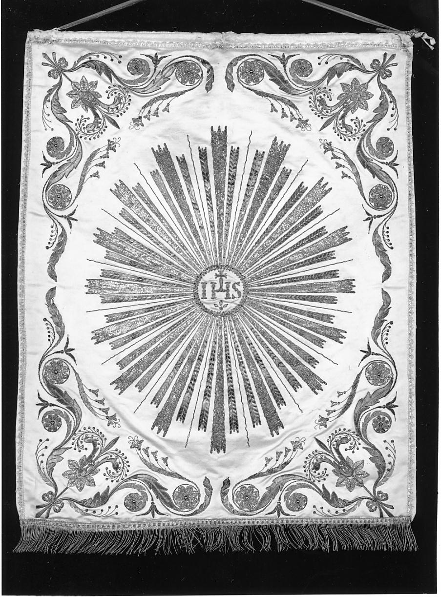 monogramma cristologico/ motivi decorativi vegetali (stendardo processionale, opera isolata) - manifattura cremonese (fine/inizio secc. XIX/ XX)