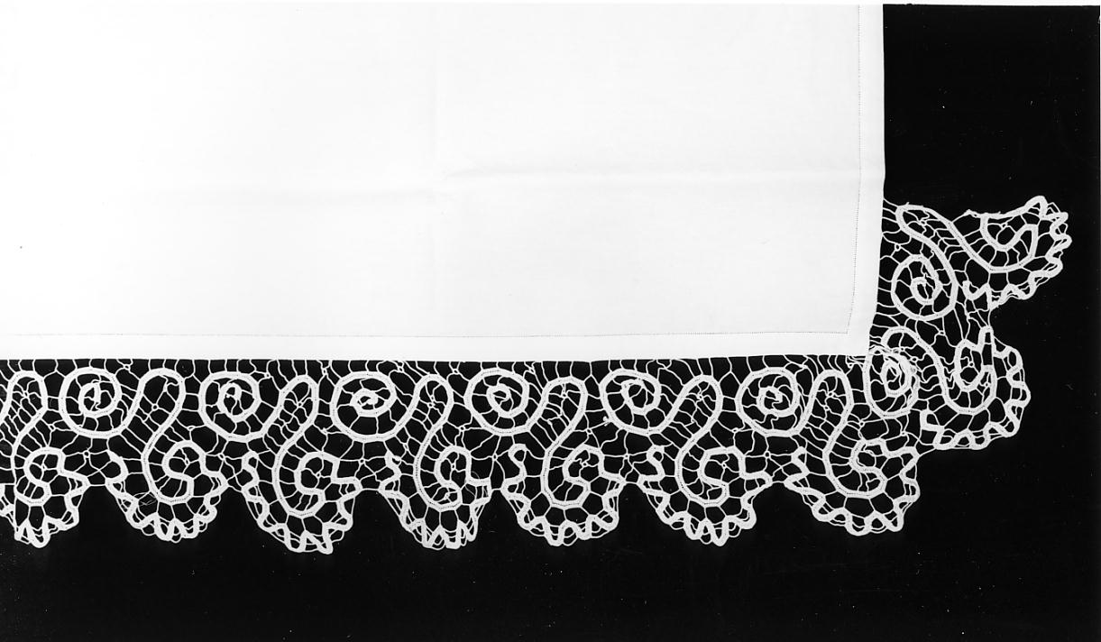 motivi decorativi geometrici (tovaglia d'altare, insieme) - manifattura cremonese (prima metà sec. XX)