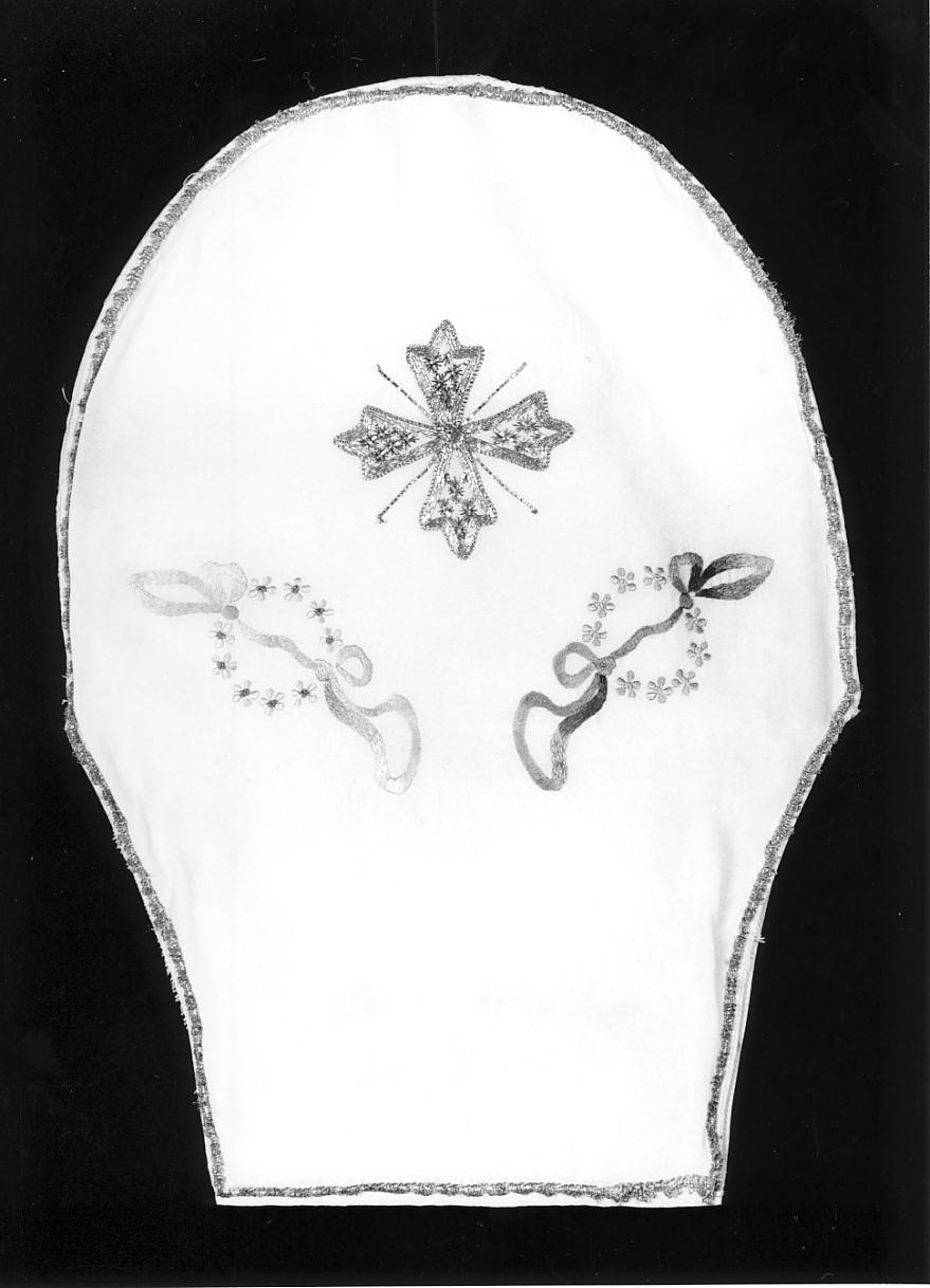 motivi decorativi vegetali/ croce (copriostensorio, opera isolata) - manifattura cremonese (prima metà sec. XX)