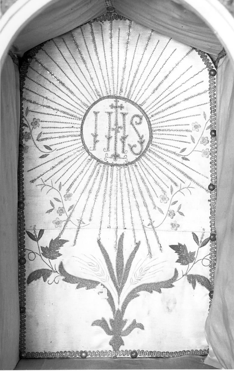 monogramma criostologico/ motivi decorativi floreali/ simboli eucaristici (tessuto, opera isolata) - manifattura cremonese (prima metà sec. XX)