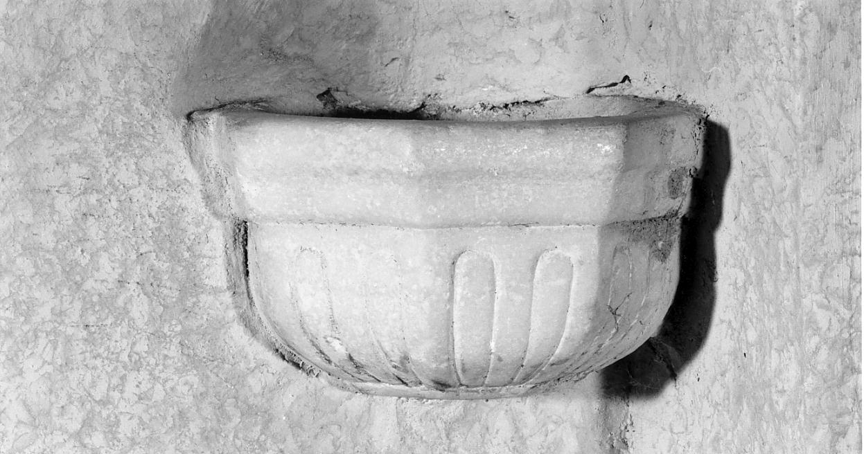 acquasantiera da parete, opera isolata - ambito bresciano (sec. XVII)