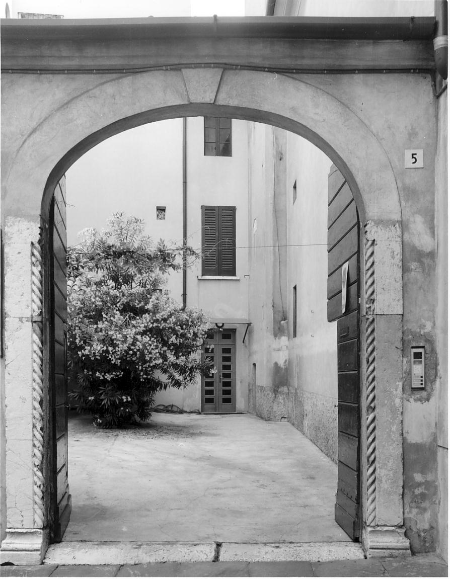 stipite di porta, serie - manifattura bresciana (sec. XV)