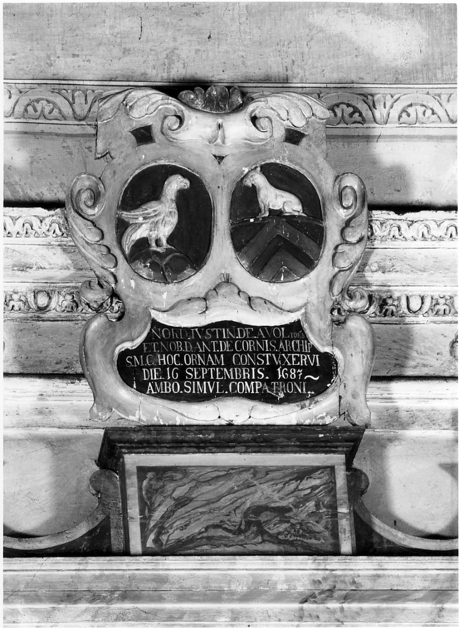 stemma gentilizio (rilievo, elemento d'insieme) - manifattura bresciana (sec. XVII)