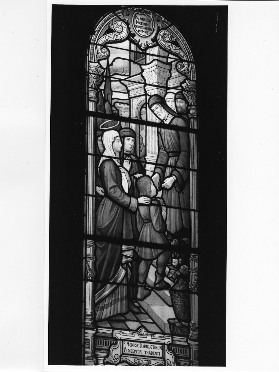 Sant'Agostino condotto a scuola dalla madre Santa Monica (vetrata, elemento d'insieme) di Balmet Louis (primo quarto sec. XX)