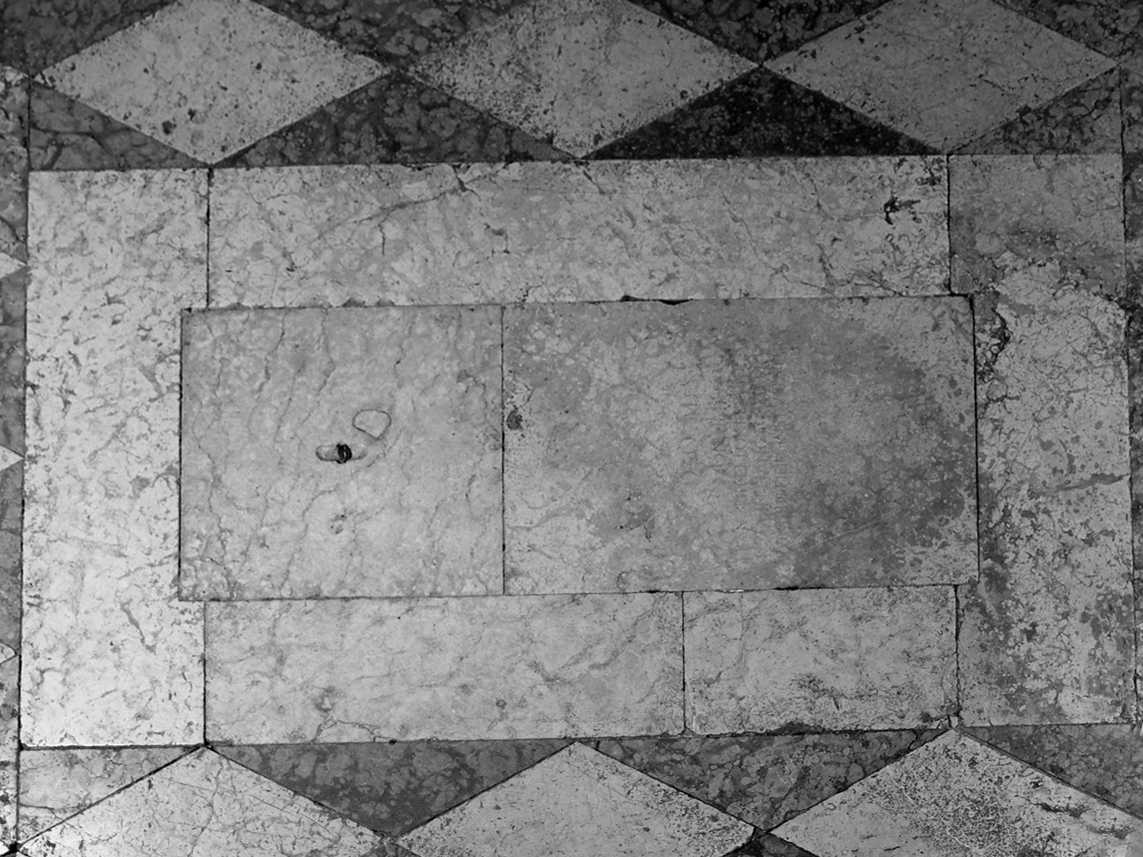 lapide tombale, opera isolata - ambito bresciano (sec. XVIII)