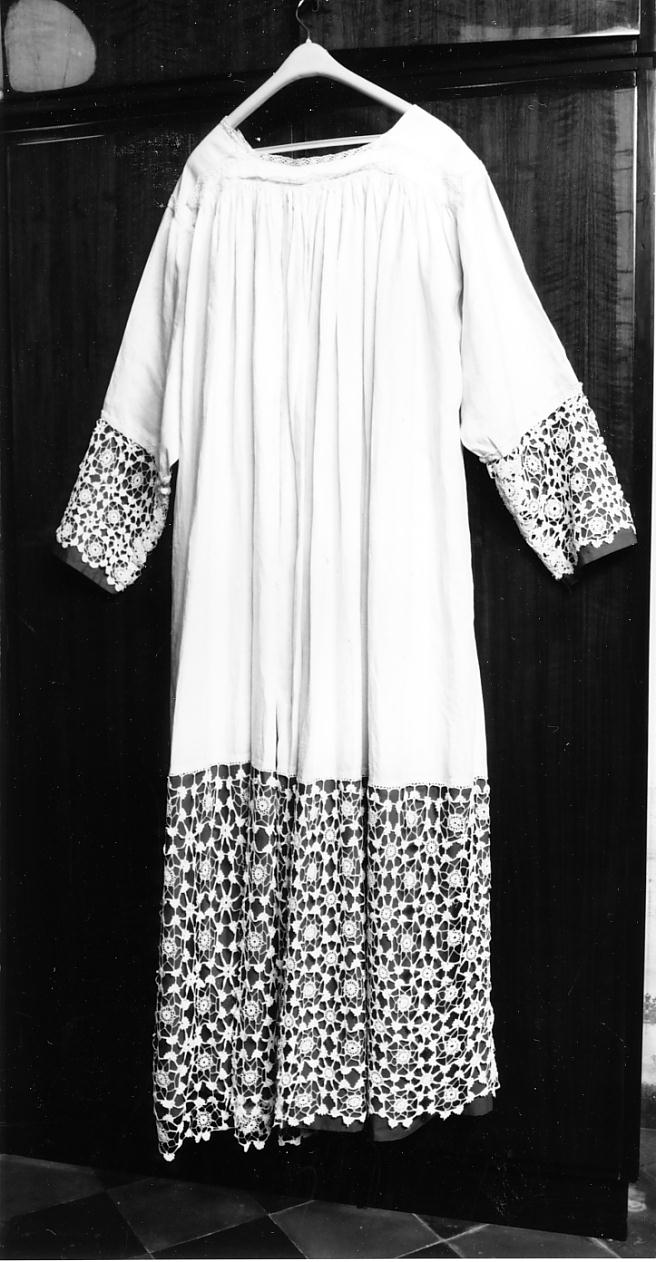 camice, opera isolata - manifattura lombarda (primo quarto sec. XX)