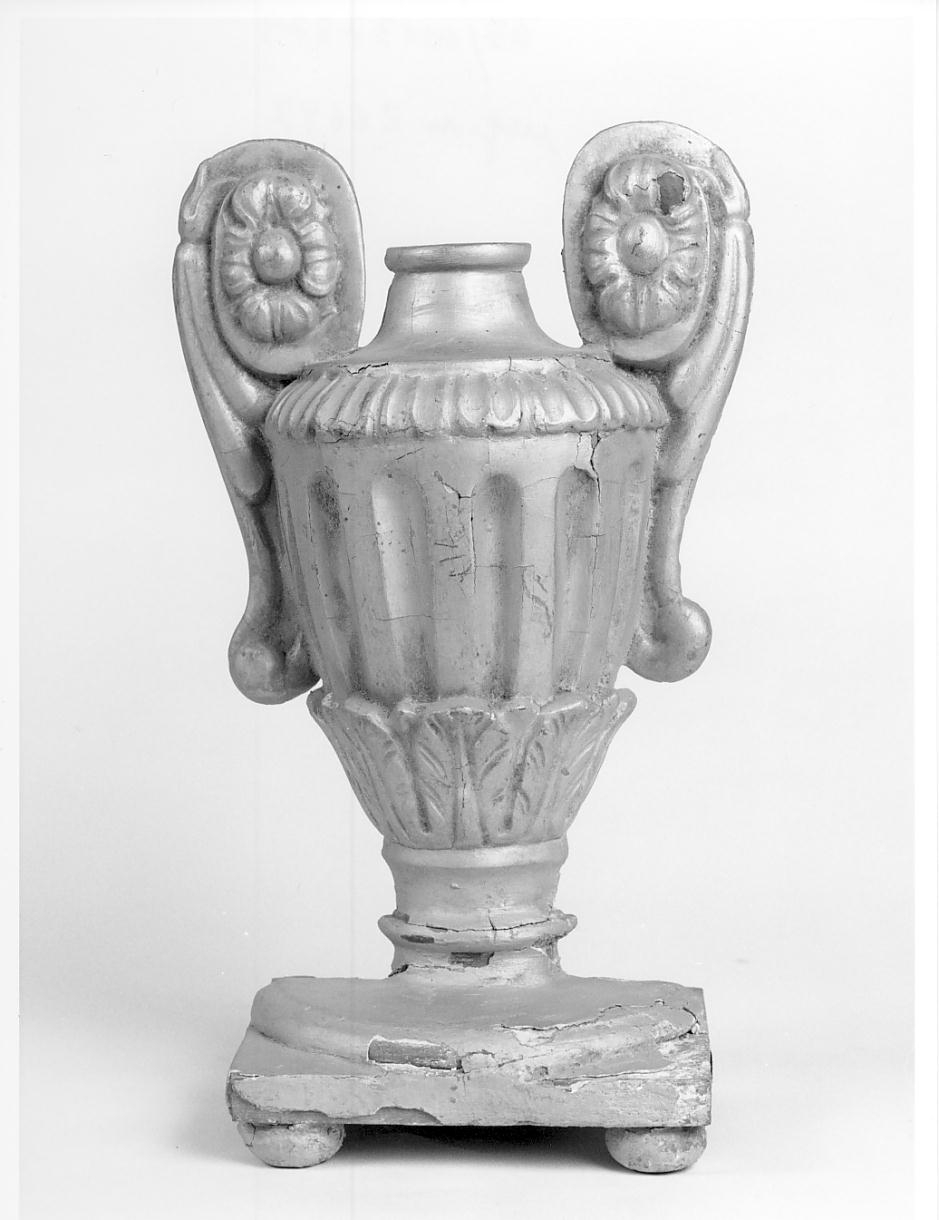 vaso d'altare con composizione floreale, serie - ambito cremonese (sec. XIX)
