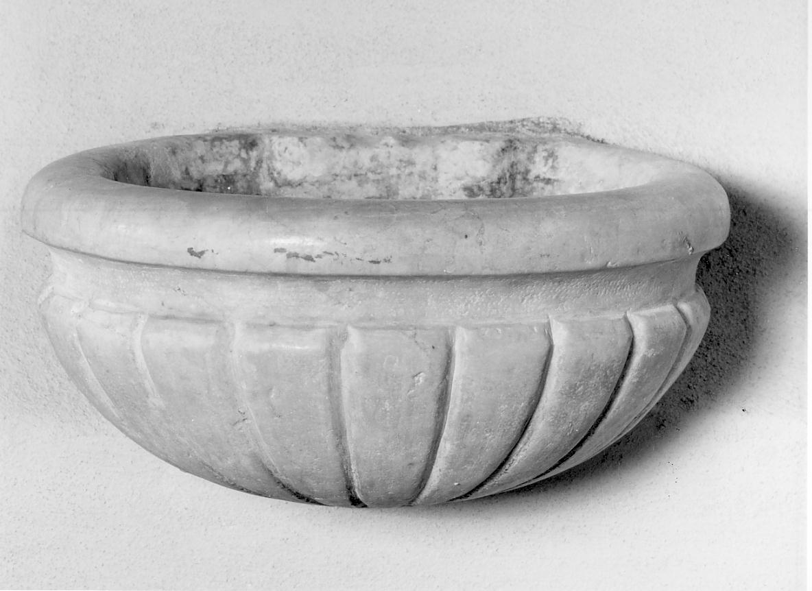 acquasantiera da parete, serie - manifattura lombarda (ultimo quarto sec. XIX)