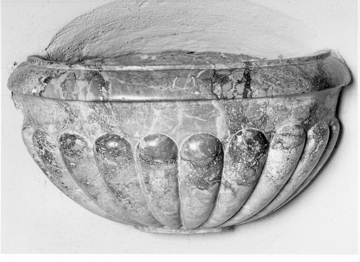 acquasantiera da parete, opera isolata - manifattura lombarda (seconda metà sec. XIX)