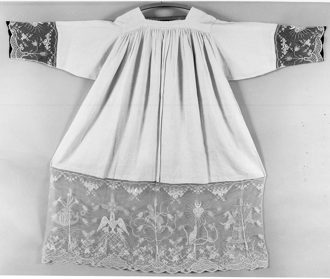 camice, opera isolata - manifattura lombarda (primo quarto sec. XX)