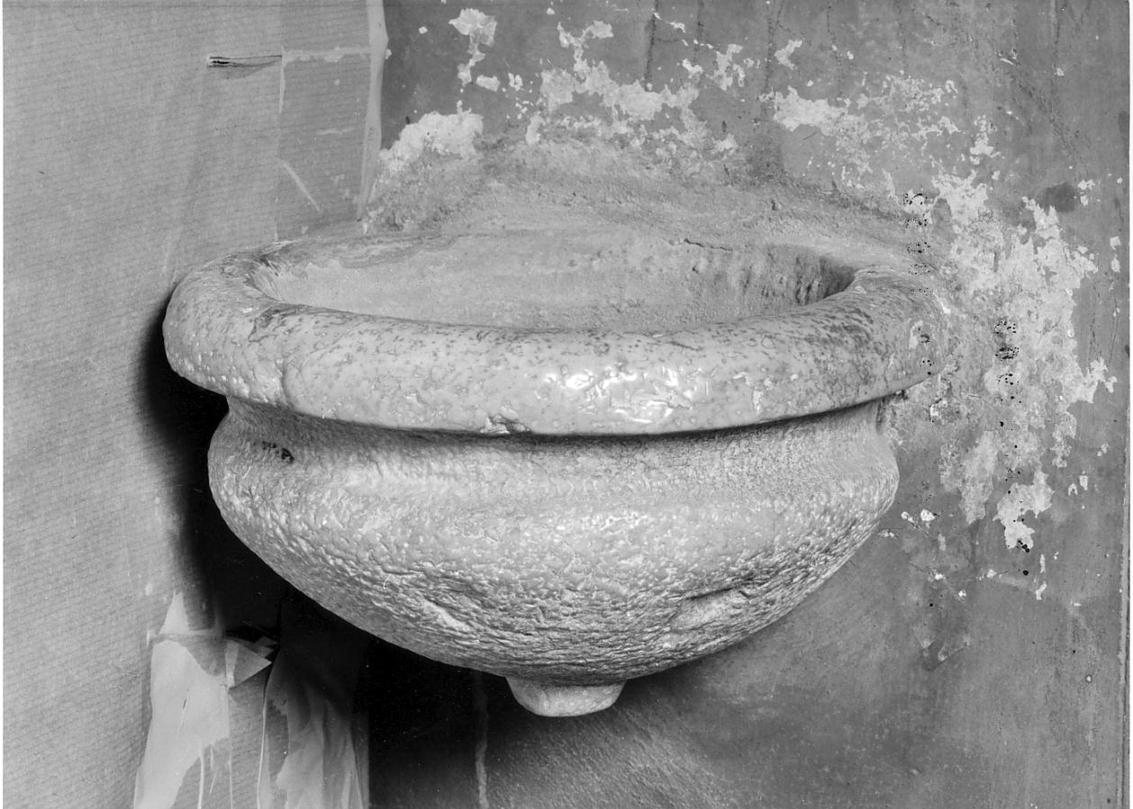 acquasantiera da parete, opera isolata - ambito cremonese (sec. XVIII)