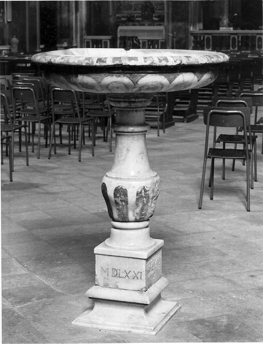 acquasantiera - a fusto, serie - ambito lombardo (sec. XVII)