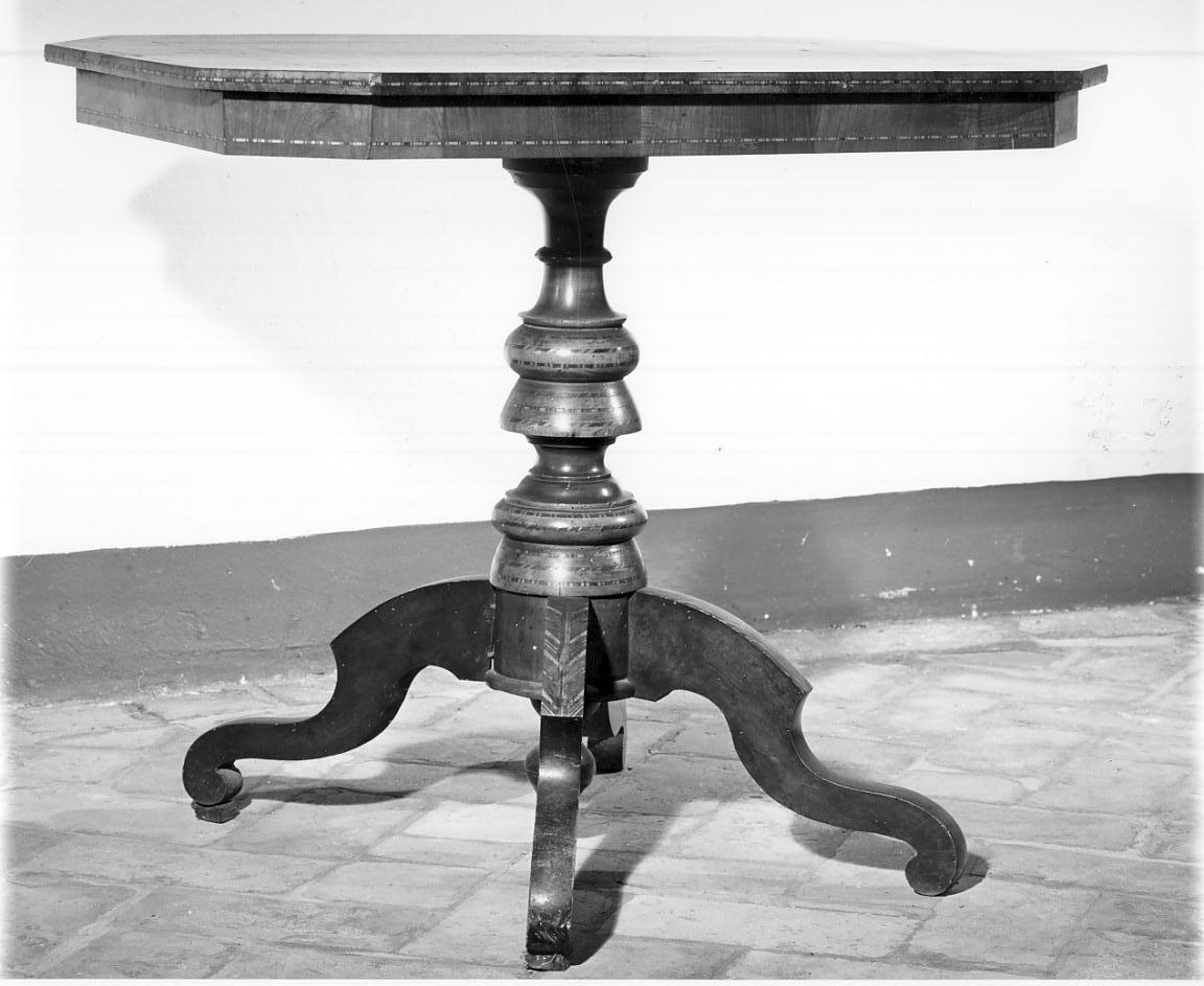 tavolino, opera isolata - ambito italiano (seconda metà sec. XIX)